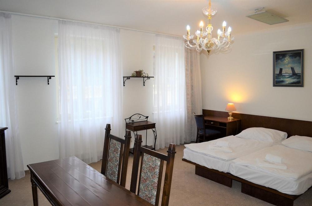 Hotel Petr Karlovy Vary Ngoại thất bức ảnh