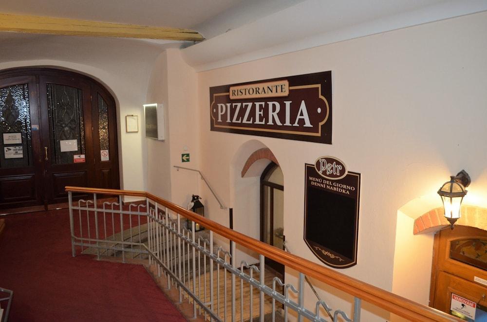 Hotel Petr Karlovy Vary Ngoại thất bức ảnh