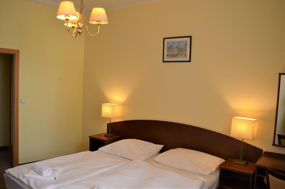 Hotel Petr Karlovy Vary Ngoại thất bức ảnh