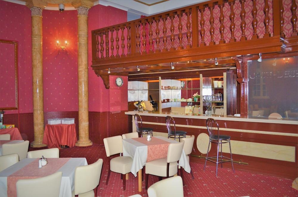 Hotel Petr Karlovy Vary Ngoại thất bức ảnh